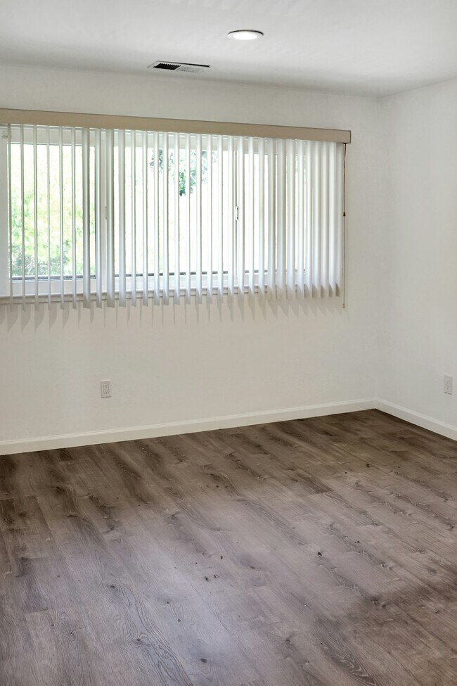 Building Photo - 55 Marinero Cir