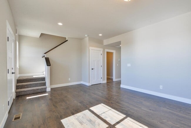 Building Photo - Beautiful, Dog Friendly, 3 Bedroom, 2.5 Ba...