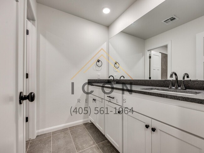 Building Photo - 5109 SE 85th St