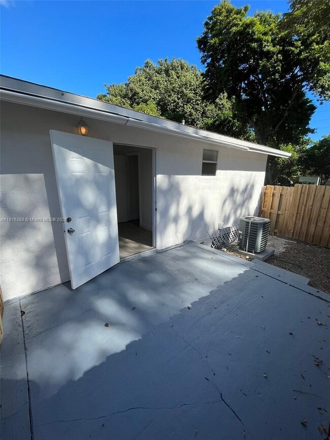 Building Photo - 5519 NW 4th Ave