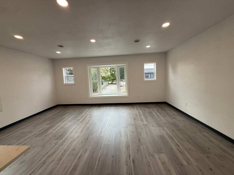 Building Photo - 1325 N 8th St