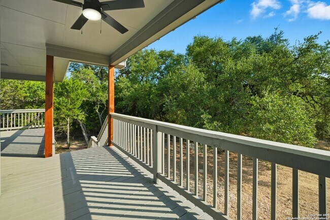 Building Photo - 207 Deer Oaks Dr
