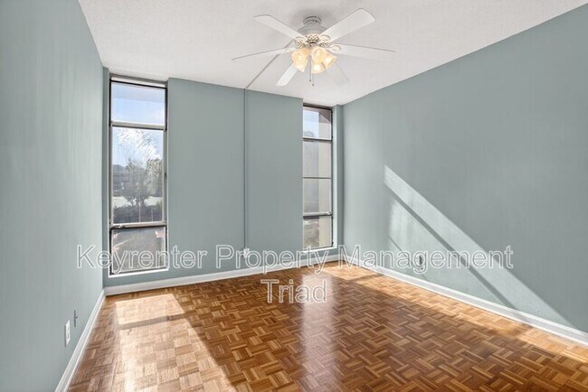 Building Photo - 1101 N Elm St