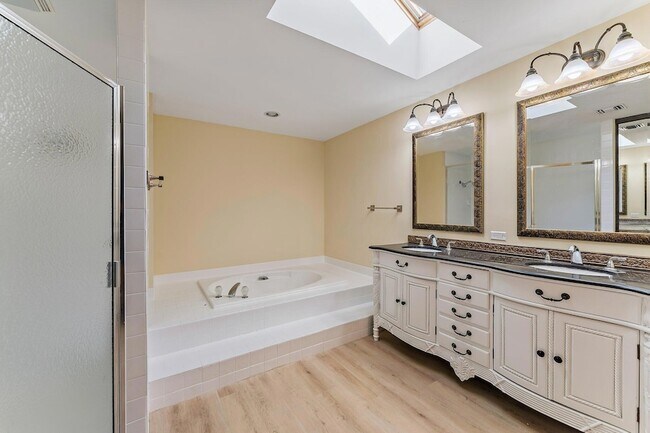 Building Photo - 118 Knoll Way