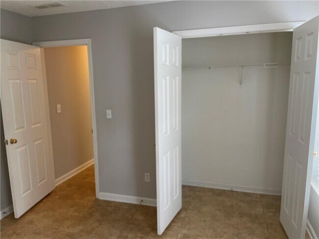Building Photo - 325 Bramford Way NW