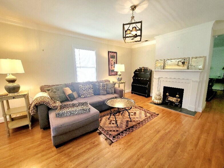 Building Photo - 614 Norwood St