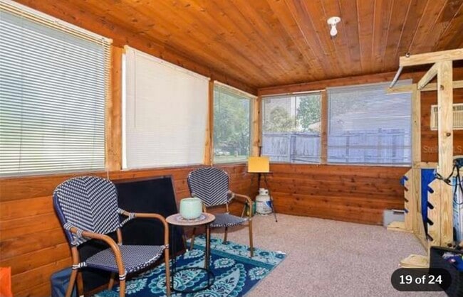 Sun Room - 302 Oakwood Ct