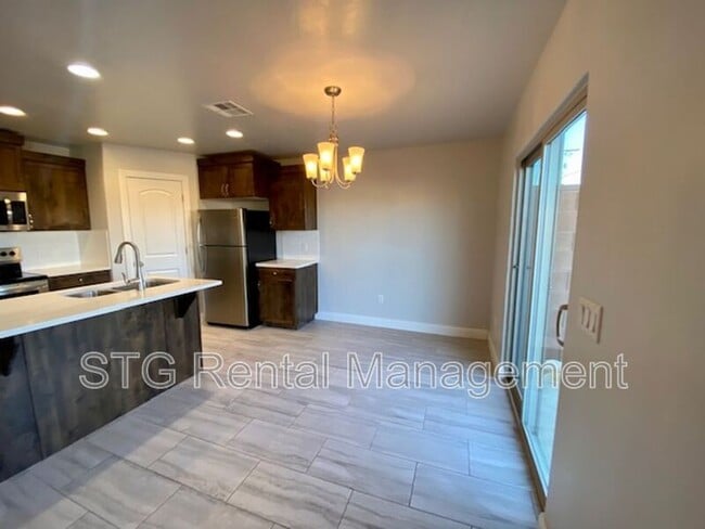 Building Photo - 3132 S Relic Ridge Dr