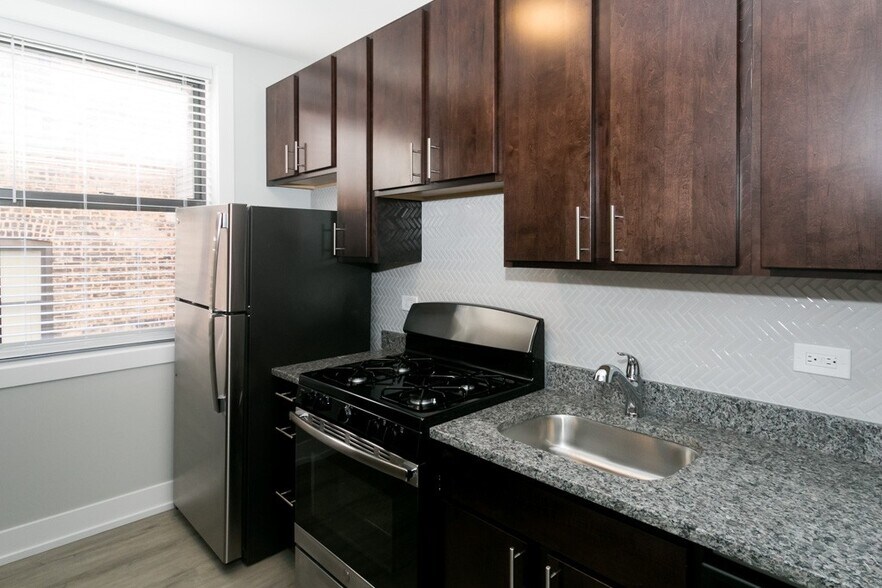 Building Photo - 710 W Brompton