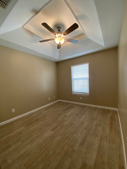 Building Photo - 1209 Swallow Ave