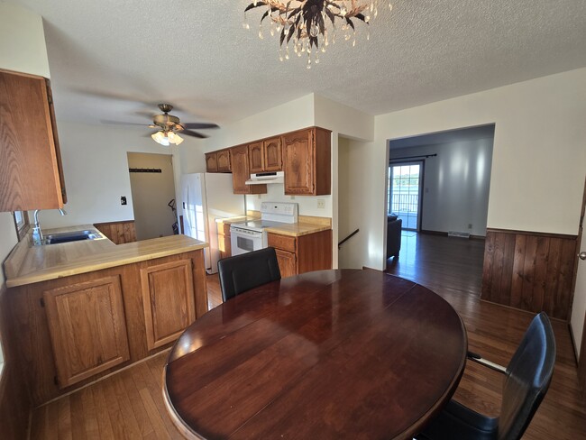 Building Photo - 25435 W Comfort Dr