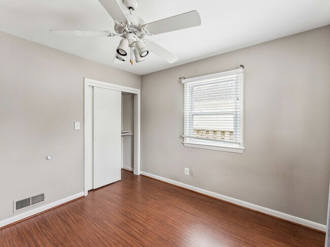 Building Photo - Easy one level living on a 1/3 acre corner lot!