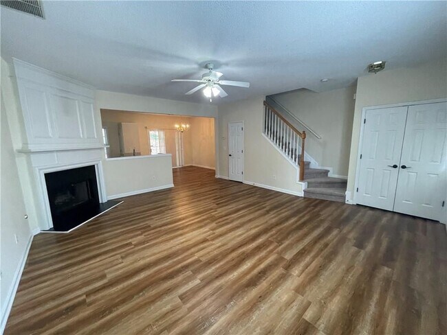 Building Photo - 4085 Howell Park Rd