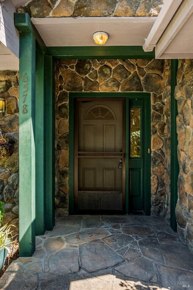 Building Photo - 6578 Oak Leaf Ct