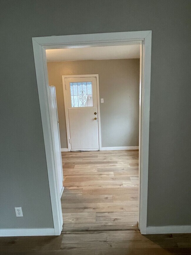 Building Photo - 391 N 15th St