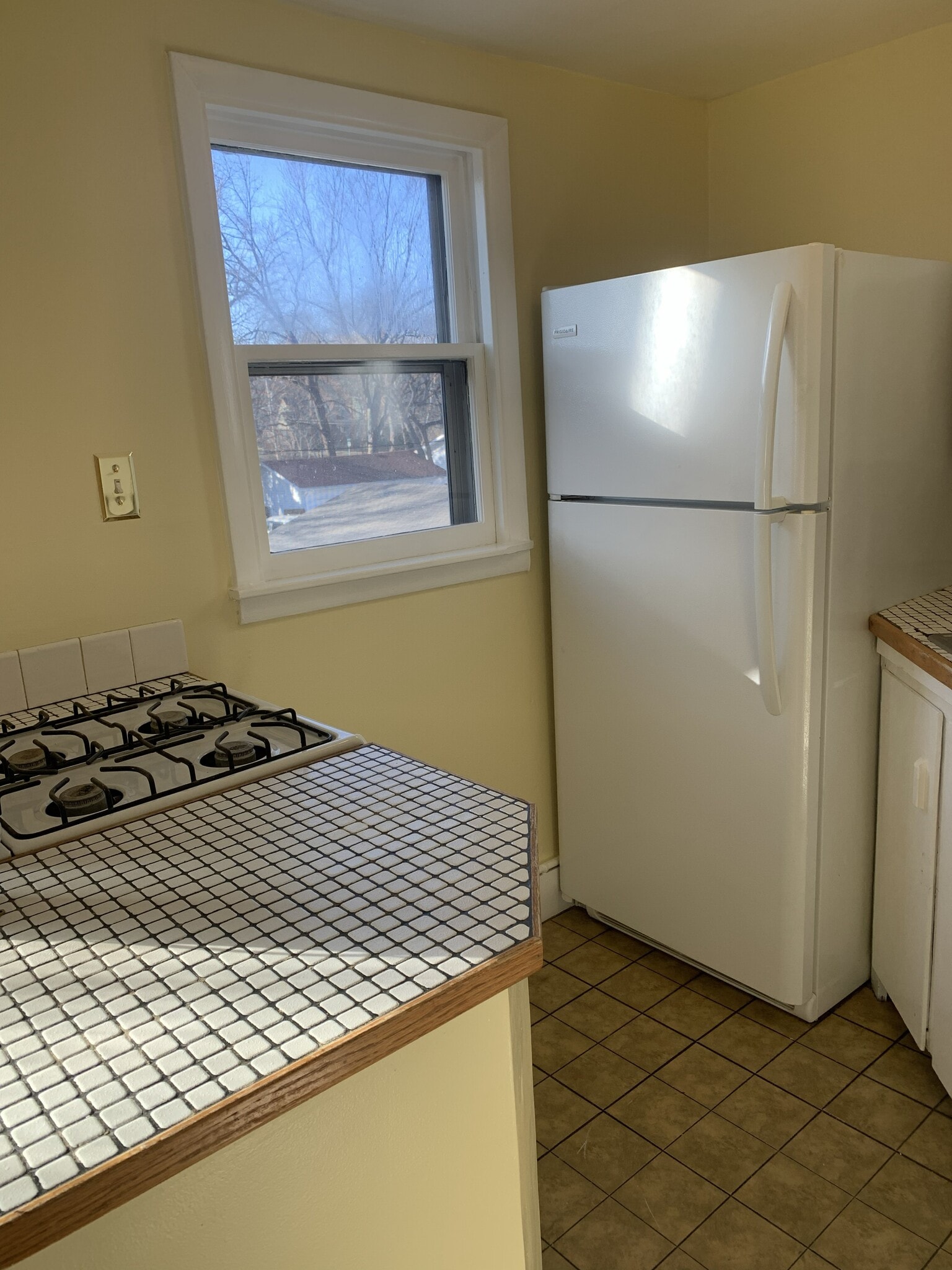 Building Photo - 628 37th St