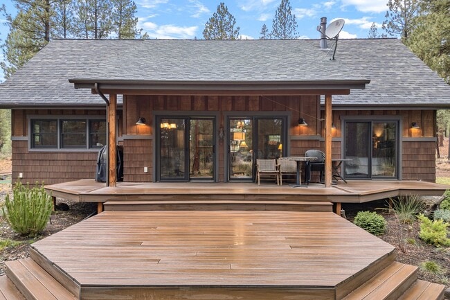Building Photo - Unfurnished Peaceful River Retreat – Moder...