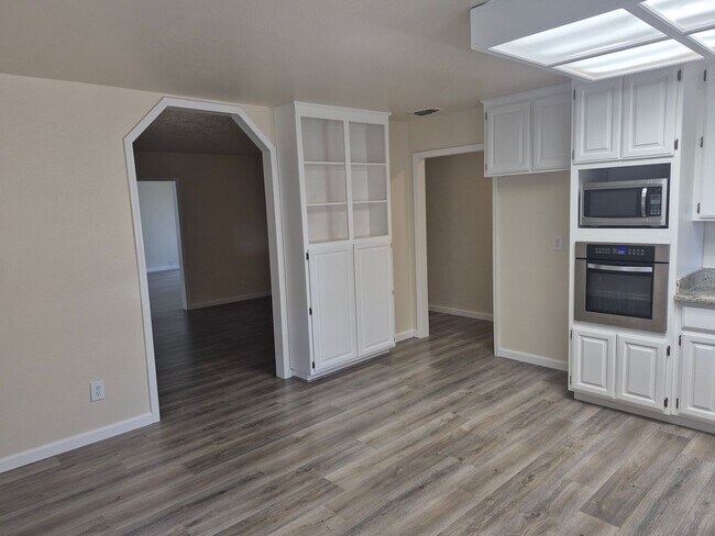 Building Photo - Remodeled 3 Bedroom 2 Bathroom Carmichael ...