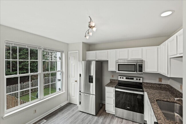 Building Photo - COMING SOON- 3 Bedroom 2 Half Bath Townhome in Spotsylvania