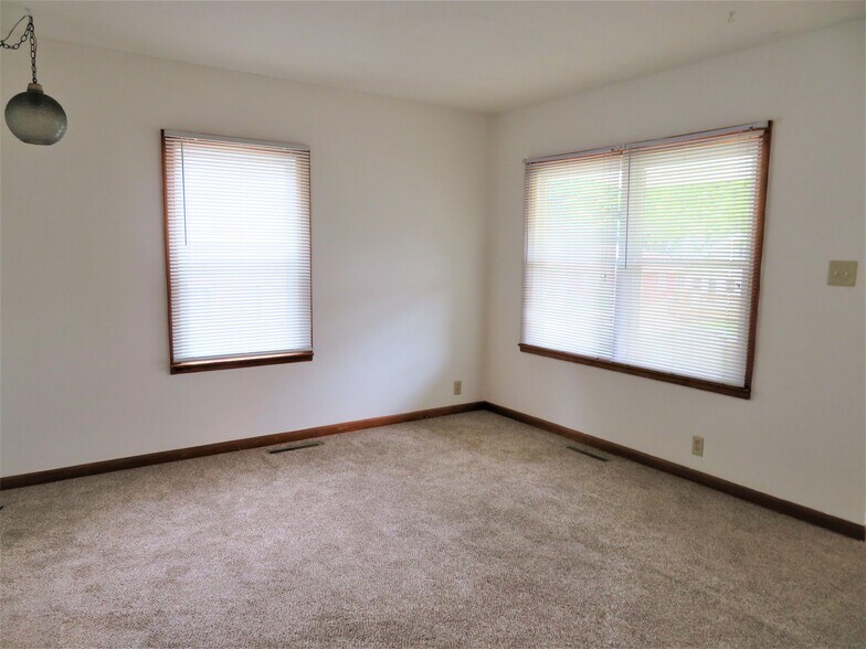 Building Photo - 2317 S Henry St