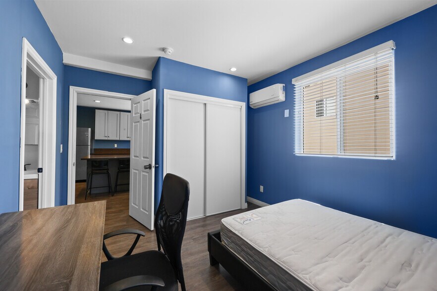 Building Photo - 1168 1/2 W 24th St