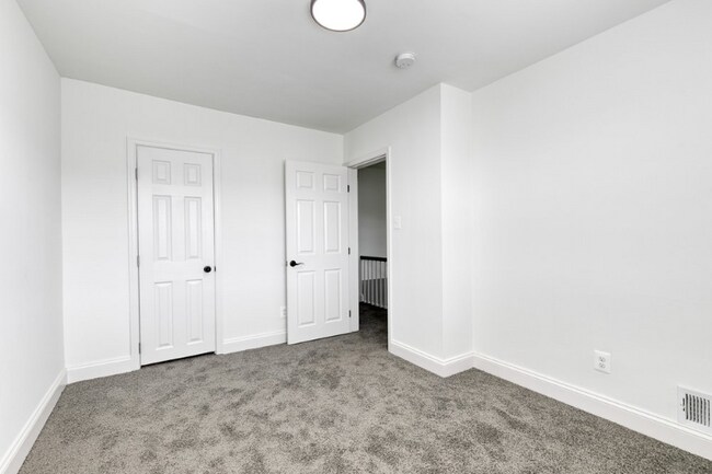 Building Photo - 2226 Redthorn Rd