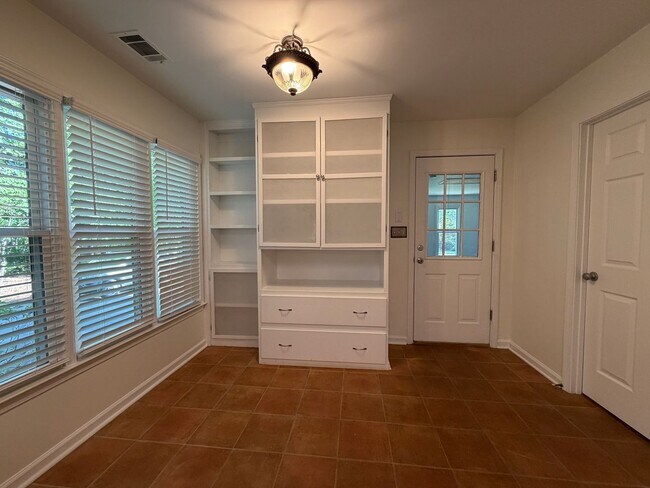 Building Photo - Beautiful Pet-Friendly, 3 Bedroom, 2 Bath House in Bogart, Georgia on 1-acre lot