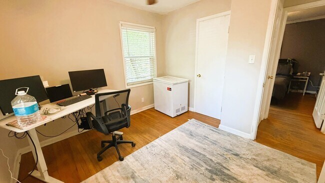 Building Photo - 1626 Mayhew St