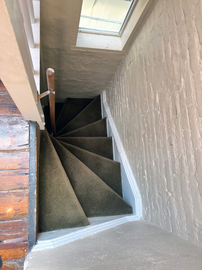 Building Photo - 623 American#F