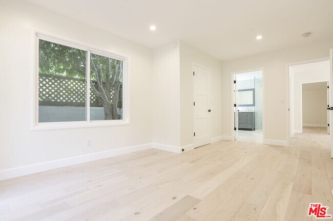 Building Photo - 12524 Woodbine St