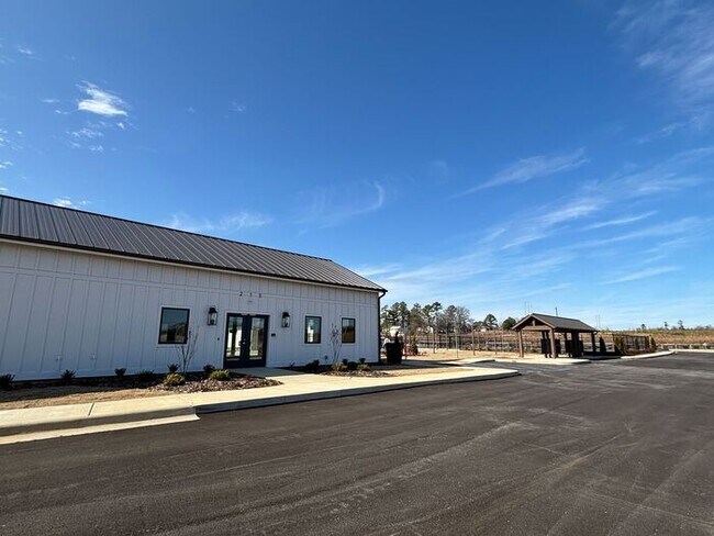 Building Photo - MOVE IN SPECIAL-3 bedroom with study/flex/office/keeping room