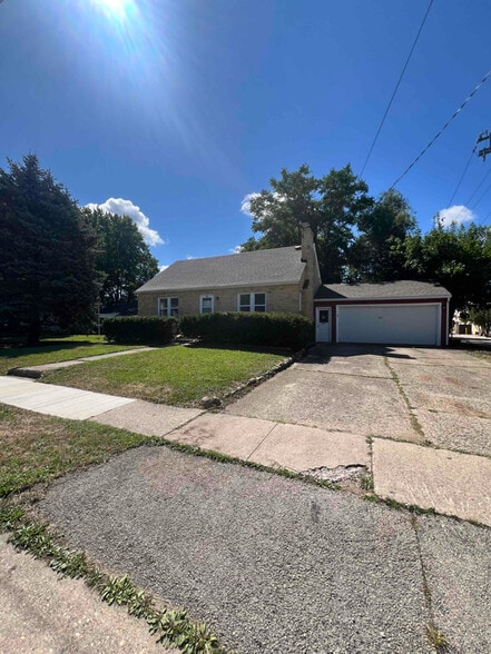 Primary Photo - 609 Sydney Ave