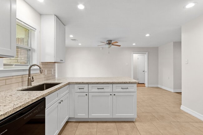 Building Photo - 10518 Mayfield Rd