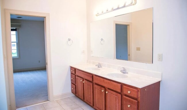 Building Photo - 2157 Bordeaux Court
