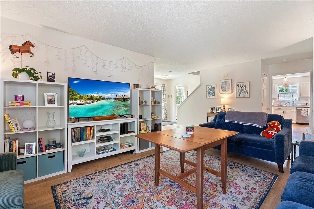 Building Photo - 104 Briarwood Dr