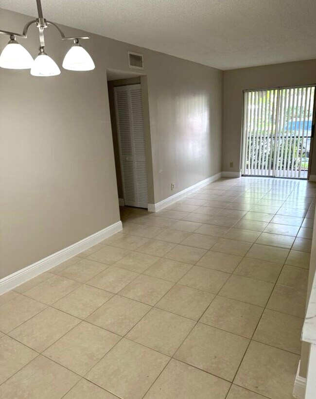 Building Photo - 104 Gardens Dr