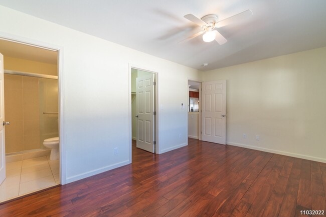 Building Photo - Available Now! Updated 3BR/2BA/2PKG unit i...