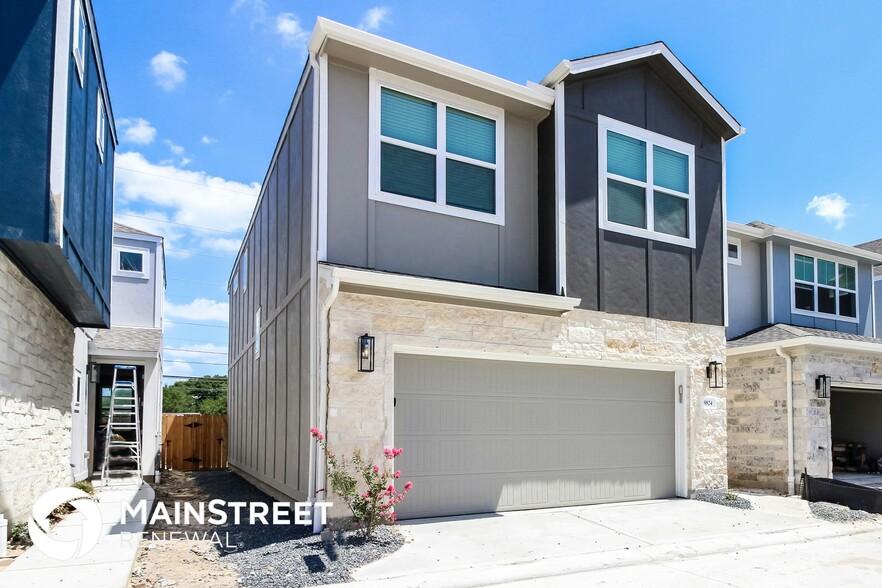 Building Photo - 9824 Rugged Oaks Dr
