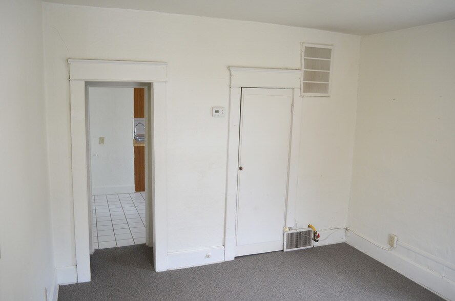 Building Photo - 45 Sunnyside Dr