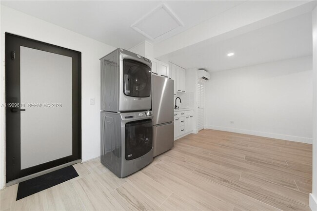 Building Photo - 3101 SW 106th Ave