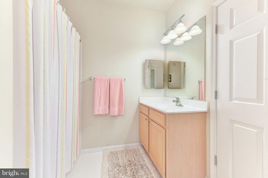 Guest Bathroom - 2321 25th St S