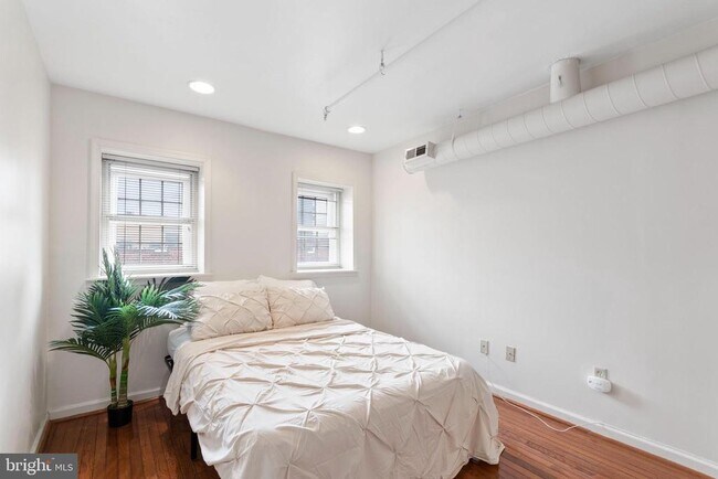 Building Photo - 104 N 2nd St
