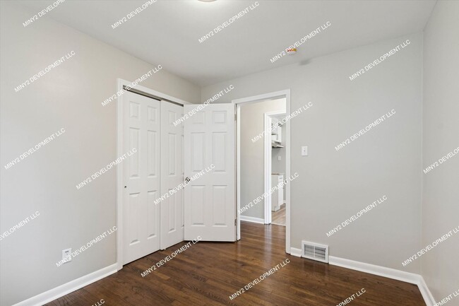 Building Photo - Completely Renovated 3-bedroo, 1.5-bathroo...