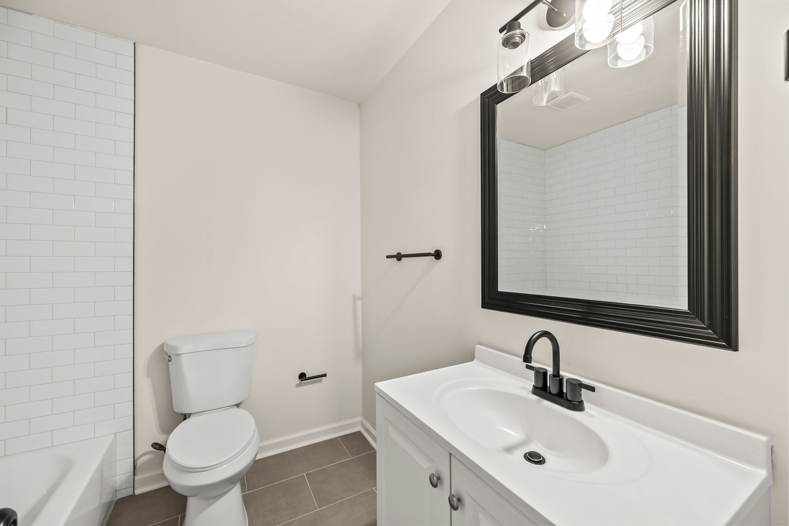 Building Photo - 1640 W Northwest Blvd