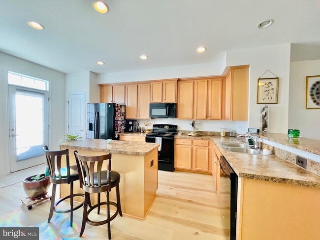 Building Photo - 127 Streamview Dr
