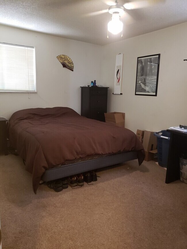 Building Photo - Great 2 bed 1 bath within 1 mile of CSU!