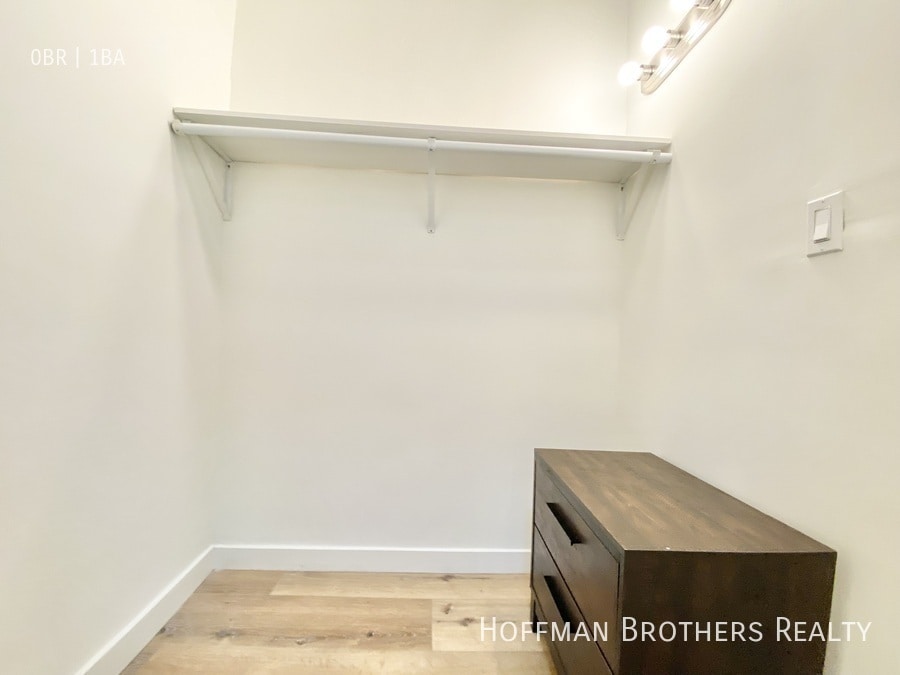 Building Photo - 960 S Oxford Ave