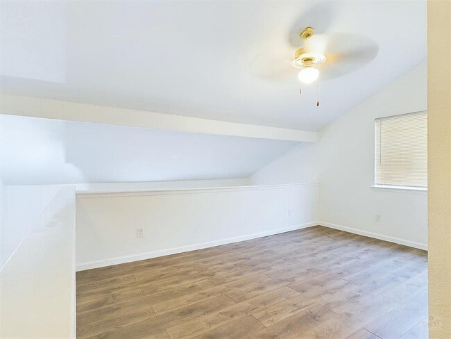 Building Photo - 2124 Burton Dr