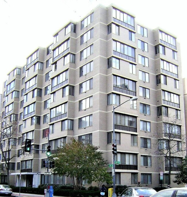 Building Photo - Bright and Spacious Condo in Fantastic Fog...