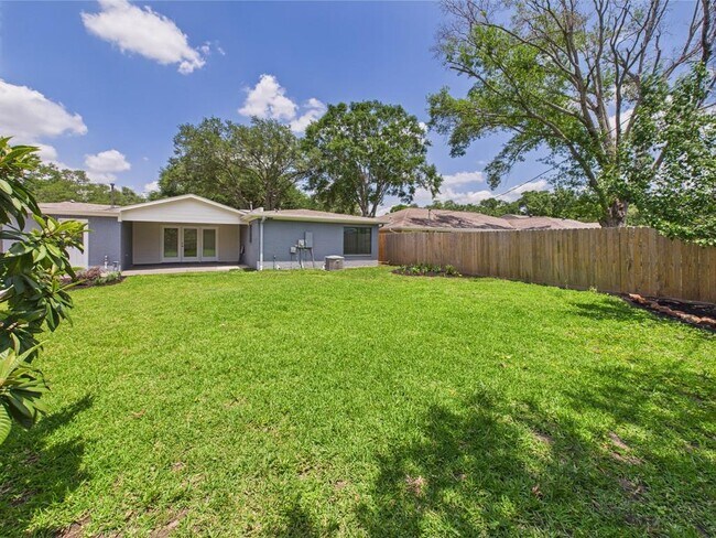Building Photo - 5627 Cerritos Dr